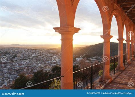  Cerro de la Bufa: Mistyczne Echo z Widokiem na Miasto!