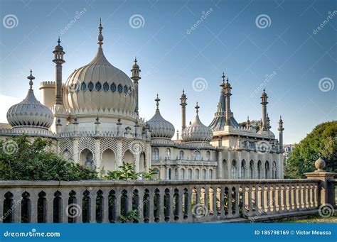  The Royal Pavilion Brighton: A Palace of Whimsical Dreams and Exotic Splendor!